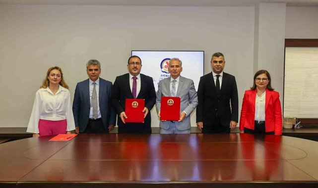 Denizli Büyükşehir Belediyesi, 16 ilçede 1330 çiftçiye 133 ton Macar fiği t...