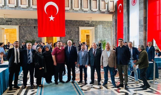 Erzurum Milletvekili Mehmet Emin Öz, mecliste kayıt işlemlerini tamamladı. ...