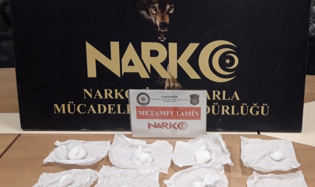 Eskişehir'de polis ekiplerince gerçekleştirilen uyuşturucu operasyonund...