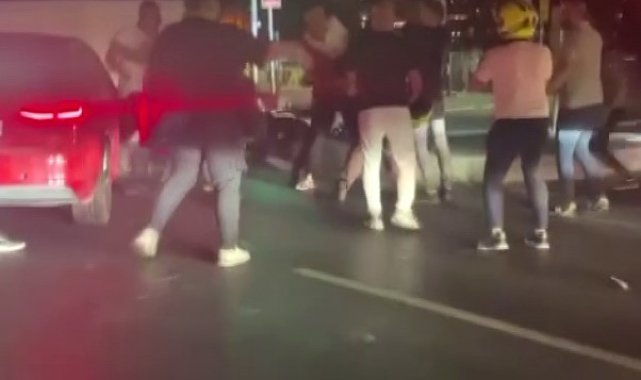 Fatih Balat'ta gece saatlerinde meydana gelen trafik kazası sonrasında ...