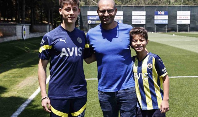 Fenerbahçe'nin efsane futbolcularından Alex de Souza, oğlu Felipe ile b...