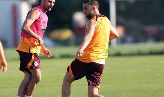 Galatasaray, 2023-2024 sezonu hazırlıklarını bugün yaptığı antrenmanla sürd...