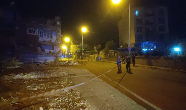 Hatay'ın Kırıkhan ilçesinde depremde ağır hasar aldığı için boşaltılan ...