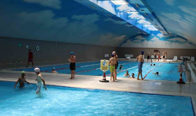 Hava sıcaklıklarının mevsim normallerinin üzerinde seyrettiği Şanlıurfa'...