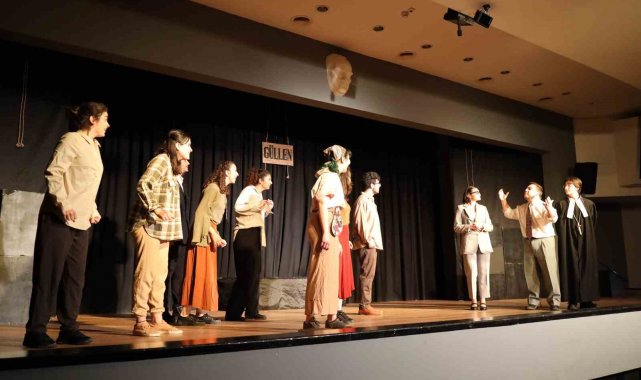 İzmir Ekonomi Üniversitesi (İEÜ) Tiyatro Kulübü öğrencileri, İsviçreli yaza...