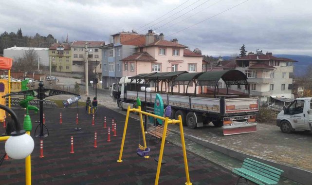 Kastamonu'nun Tosya ilçe Belediyesi, park ve bahçelerde vatandaşlara en...