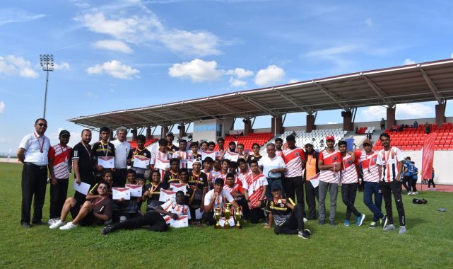 Kayseri Uluslararası Şehit Ömer Halisdemir Anadolu İmam Hatip Lisesi, Afyon...