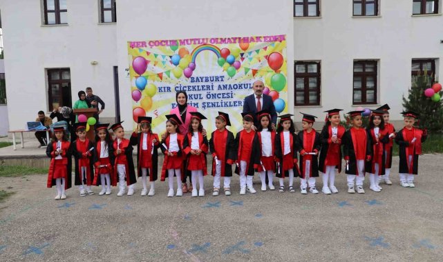 Kır Çiçekleri Anaokulu öğrencileri 'her çocuk mutlu olmayı hak eder'...
