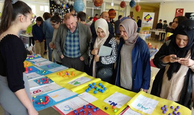 Kütahya'da Final Ortaokulu öğrencileri, yıl boyunca yaptıkları bilimsel...