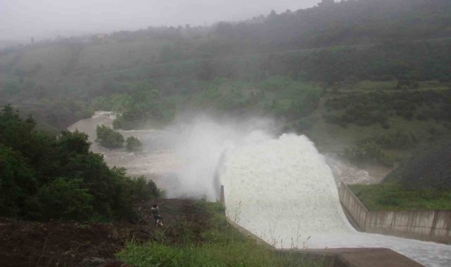Samsun 19 Mayıs Barajı'nda yoğun yağışlar nedeniyle yükselen şu seviyes...