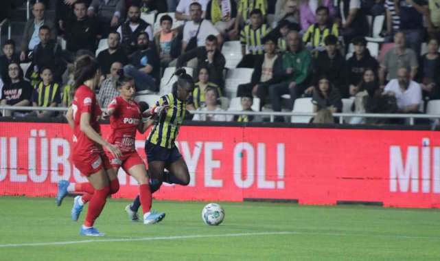 Turkcell Kadın Futbol Süper Ligi Finalinde Ankara Büyükşehir Belediyesi Fom...