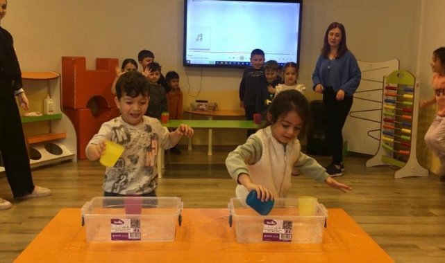 Türkiye'nin salgın döneminde tanıştığı uzaktan eğitim, sınırları aştı. ...