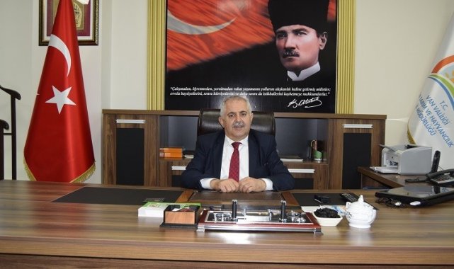 Van Tarım ve Orman İl Müdürü İbrahim Görentaş, kentte elma üretimi yapan çi...