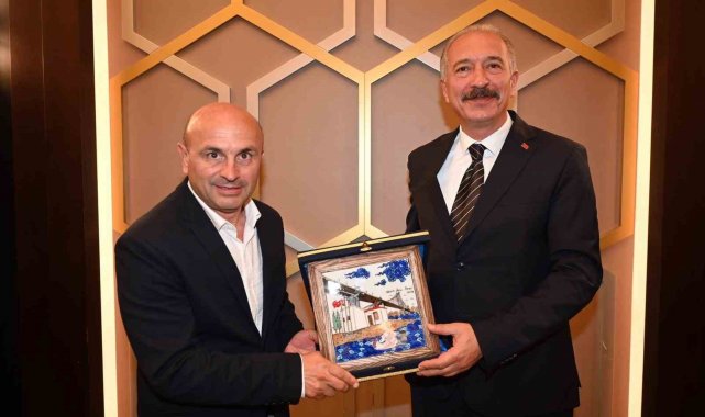 Yaş haddinden dolayı emekliliğe ayrılan Yalova İl Emniyet Müdürü Göksel Top...