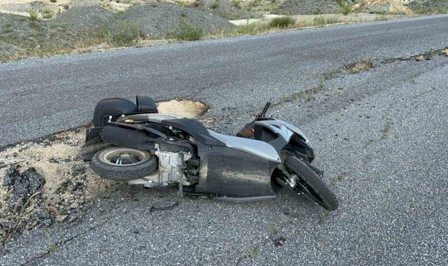 Afyonkarahisar'ın Çay ilçesinde baraj yolunda kontrolden çıkarak devril...