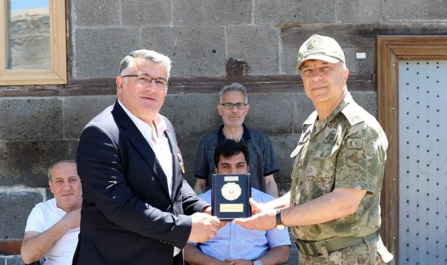 Erzincan 3'ncü Ordu Komutanı Korgeneral Yavuz Türkgenci, Türkiye Harp M...