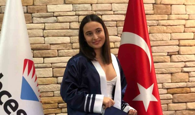 Hatay'ın Arsuz ilçesinde otomobilin elektrik direğine çarpması sonucu m...