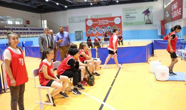 İl Milli Eğitim Müdürü Miraç Sünnetci, Afyon Spor Lisesi yetenek sınavına b...