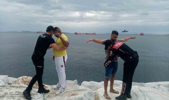 İstanbul'da polis ekipleri tarafından birçok ilçede düzensiz göçmenlere...