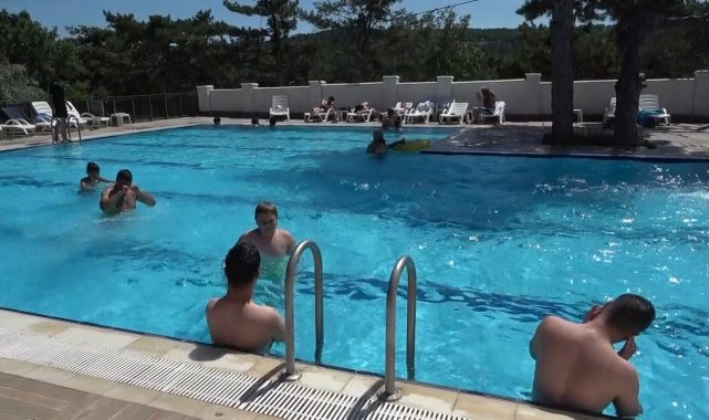 Kütahya'nın Ilıca Kaplıcaları'ndaki termal havuzlar, serinlemek ve ...