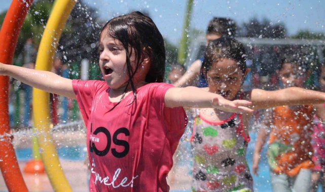 Sukaypark bünyesindeki 'Su Oyunları Parkı'nda çocuklar hem eğlendi ...