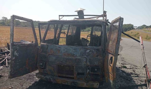 Tekirdağ'da Çerkezköy-İstanbul yolu üzerinde ekmek arası köfte-sucuk ve...