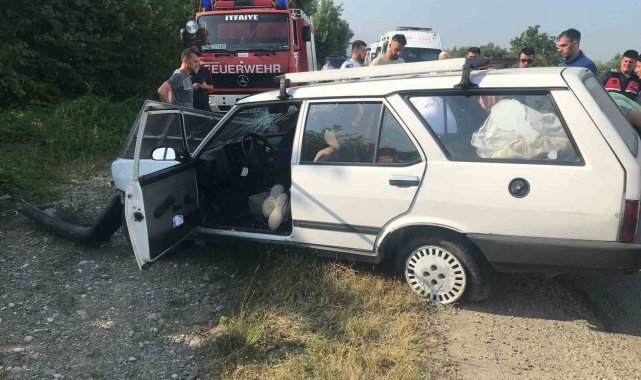 Zonguldak'ın Çaycuma ilçesinde direksiyon hakimiyetini kaybeden sürücü ...
