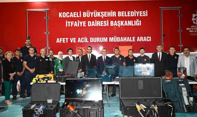 17 Ağustos 1999 Depremi'nin merkez üssü Gölcük'te, deprem şehitleri...