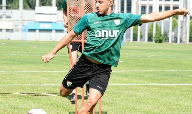 Bursaspor, günün ilk antrenmanında hücum çalıştı.
Bursaspor yeni sezon haz...