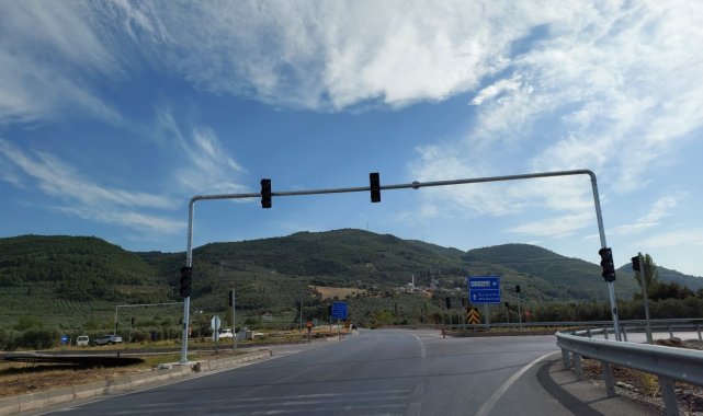 Gemlik'te Togg kavşağı olarak bilinen Kurşunlu yolu üzerindeki Togg oto...
