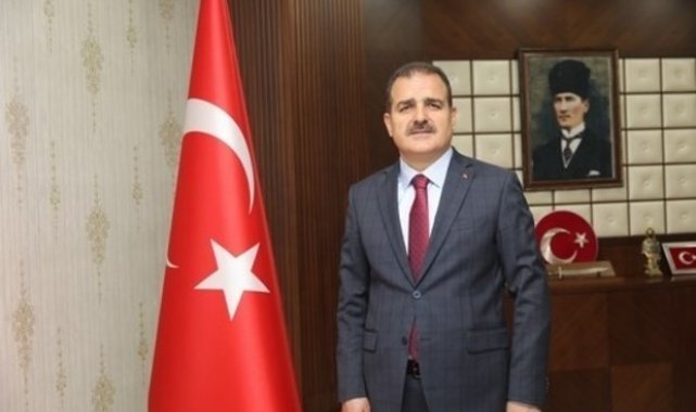 Hakkari'de uzun süredir görev yapan Vali ve Belediye Başkan Vekili İdri...