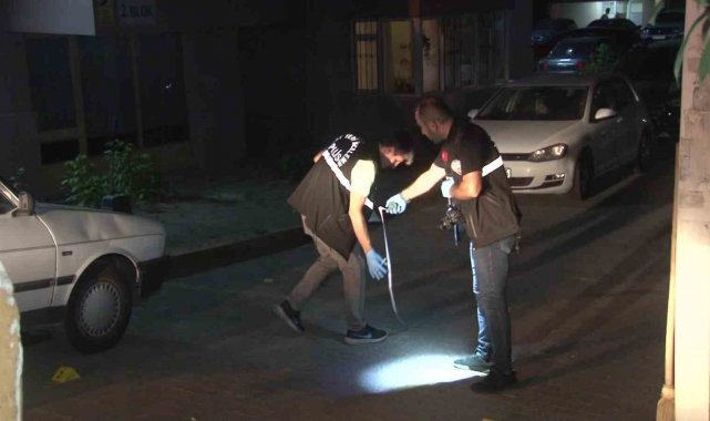 Kadıköy'de iki kişi arasında çıkan kavgada şahıslardan biri silahla diğ...