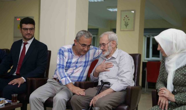 Kütahya Belediye Başkanı Prof. Dr. Alim Işık ve eşi Fatma Işık, Kütahya Huz...