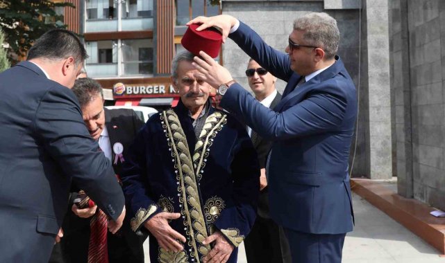 19. Düzce Ahilik Kültürü Haftası etkinlikleri yürüyüş ve törenle başladı. K...