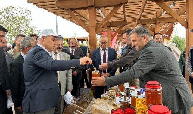 Ağrı'da her yıl düzenlenen Geven Balı Festivalinin 6'ıncısı başladı...