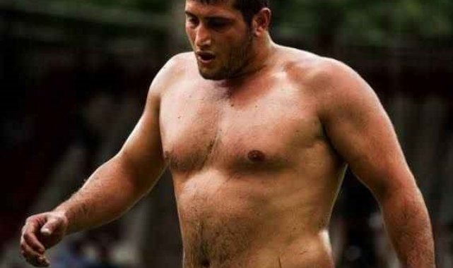 Almanya'da düzenlenen 14. Geleneksel Marl Yağlı Güreşleri'nde Başis...