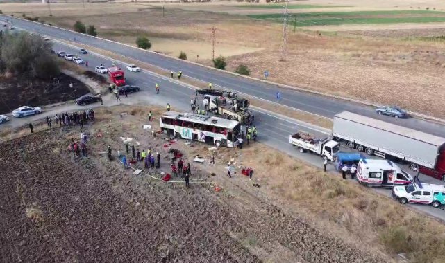 Amasya'nın Merzifon ilçesinde devrilen yolcu otobüsünde hayatını kaybed...