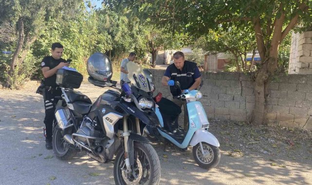 Antalya'da mahalle arasında devriye görevi yürüten Motosikletli Yunus t...