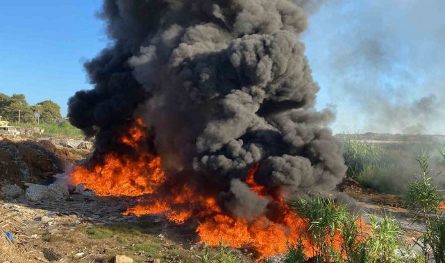 Antalya'nın Aksu ilçesinde boş arazide sanayi atıklarının tutuşması ile...