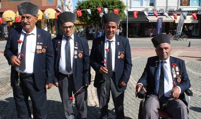 Antalya'nın Gazipaşa ilçesinde 19 Eylül Gaziler Günü, düzenlenen tören ...