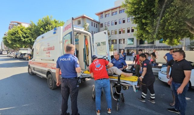 Antalya'nın Manavgat ilçesinde adliye binası önünde engelli aracı ile m...