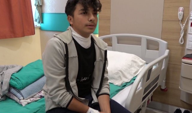 Ardahan'da yaylada hayvan otlatırken gençlerin üzerlerine yıldırım düşt...