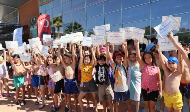 Aydın genelindeki yedi farklı kültür merkezinden 750 çocuk, profesyonel eği...