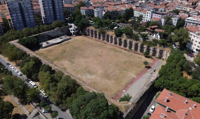 Bakırköy Belediyesi tarafından 2015'de restore edileceği duyurulan tari...