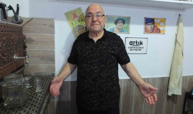 Balıkesir'in Burhaniye ilçesinde, Mevlüt Çalışkan'ın işlettiği kahv...