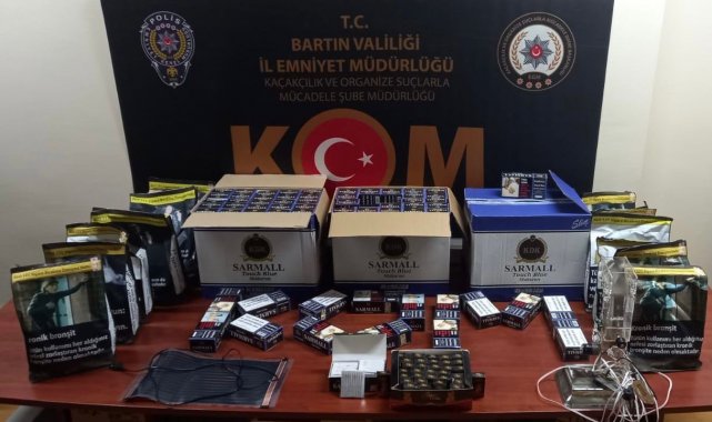 Bartın'da polis düzenlediği operasyonda, 23 bin 600 paket bandrolsüz ve...