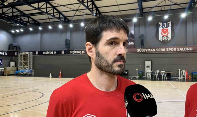 Beşiktaş Başantrenörü Oliver Roy Camino, siyah-beyazlı taraftarların 60 dak...