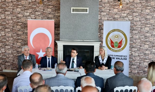 Bilecik Valisi Şefik Aygöl, köy muhtarlarının ilettiği su ve alt yapı sorun...