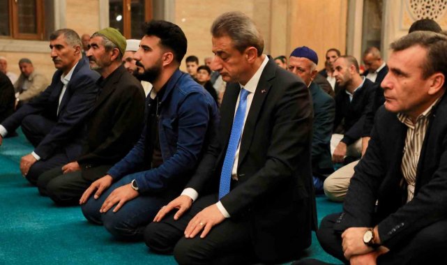 Bitlis'te Mevlit Kandili dolayısıyla Tatvan İbadullah Camii'nde pro...