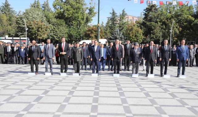 Burdur'da Gaziler Günü çelenk sunma töreninde konuşan Gaziler Derneği B...